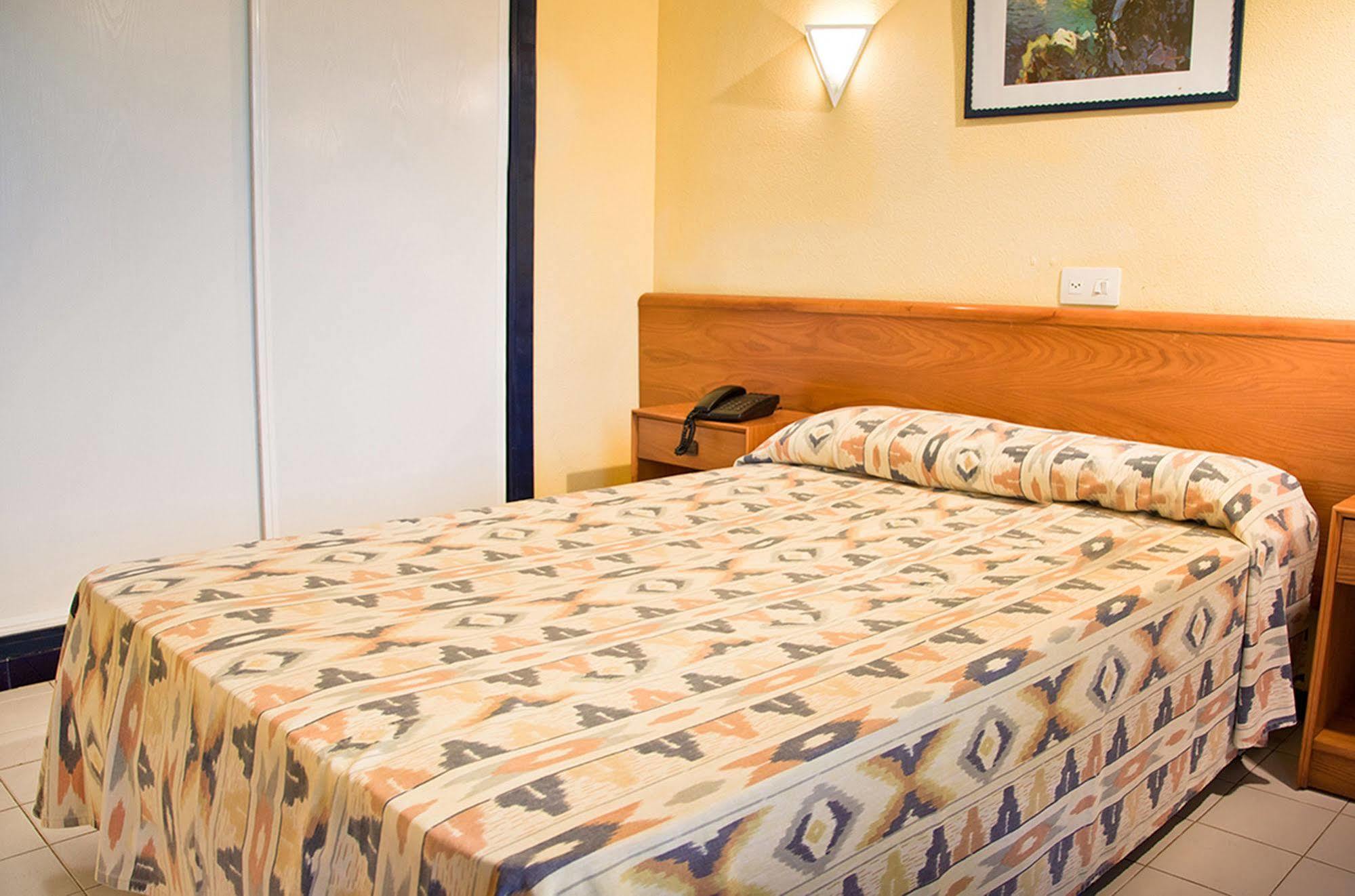 Hotel Vibra Isola - Adults Only Playa d'en Bossa Dış mekan fotoğraf